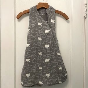 Gunamuna sleep bag. like new used 3 times. 1.0 TOG NB- 3 mons (warm) Oeko-Tex